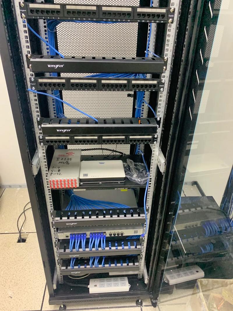 六類(lèi)跳線施工紀(jì)實(shí) 智能化弱電工程中的細(xì)致與堅(jiān)持